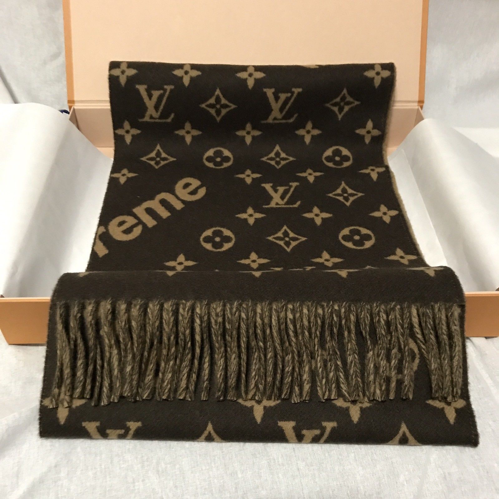 ルイヴィトンスーパーコピー LV アパレル MP1891 シュプリーム コラボ モノグラムマフラースカーフ