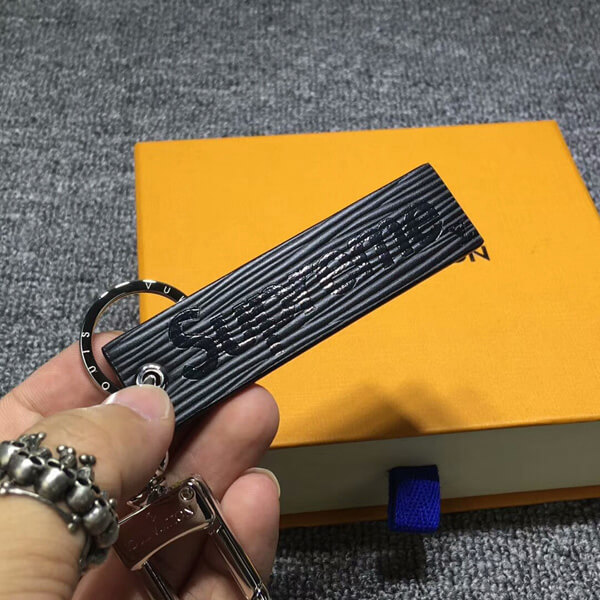 ルイヴィトン シュプリームコピー   シュプリーム Downtown Tab Charm Epi キーホルダー BLACK
