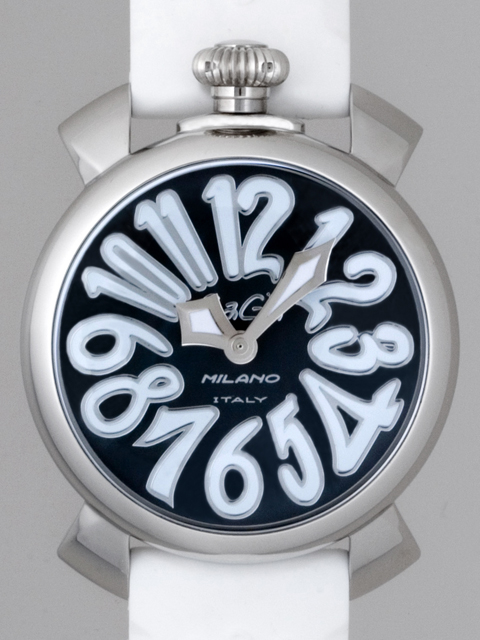 ガガ･ミラノスーパーコピー GAGAMILANO マニュアル　40mm　クォーツ z5020.4 ホワイトラバー ブラックシェル/ホワイトアラビア