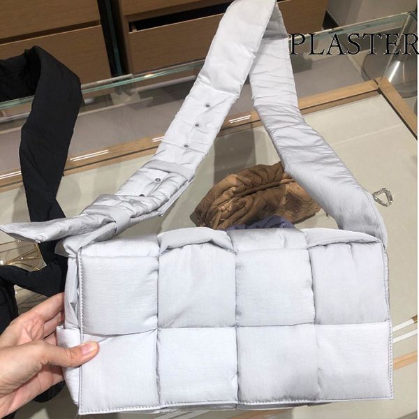 パデットカセット 偽物 BOTTEGA VENETA ザパデッド テック カセット ショルダーバッグ 628951VBO81