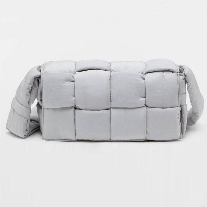 パデットカセット 偽物 BOTTEGA VENETA ザパデッド テック カセット ショルダーバッグ 628951VBO81