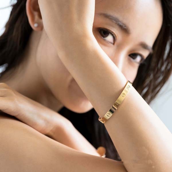 大人気！カルティエ LOVE 偽物 ブレスレット イエローゴールド B6035517