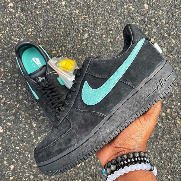 ナイキ ティファニー 偽物 nike ティファニー 偽物 ティファニー エアフォース1 Dunk Low ダンクSB Diamond Supply Co. 304292-402 意外性抜群のコラボモデル