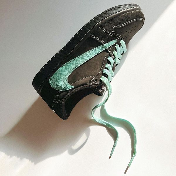 ナイキ ティファニー 偽物 nike ティファニー 偽物 ティファニー エアフォース1 Dunk Low ダンクSB Diamond Supply Co. 304292-402 意外性抜群のコラボモデル
