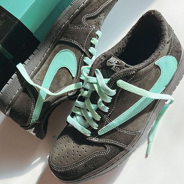 ナイキ ティファニー 偽物 nike ティファニー 偽物 ティファニー エアフォース1 Dunk Low ダンクSB Diamond Supply Co. 304292-402 意外性抜群のコラボモデル