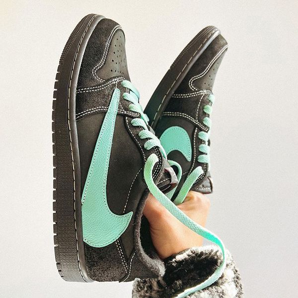 ナイキ ティファニー 偽物 nike ティファニー 偽物 ティファニー エアフォース1 Dunk Low ダンクSB Diamond Supply Co. 304292-402 意外性抜群のコラボモデル