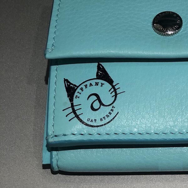 ティファニー キャットストリート財布 コピー TIFFANY ネコモチーフ​★猫 ​ストアロゴ入り★2021新作 ​小型二つ折り財布