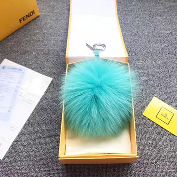 ​フェンディスーパーコピー アルファベット最新作 菜々緒さん愛用 