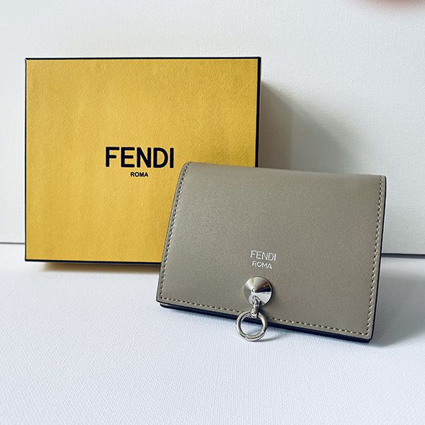 フェンディ 財布 偽物☆金具がおしゃれ　By the way コンパクトウォレット