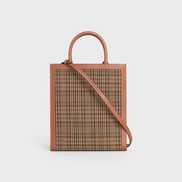 国内発送 セリーヌ ショルダーバッグ 偽物 セリーヌ バッグ パチモンスモール バーティカル カバ 192082CXG.19RT