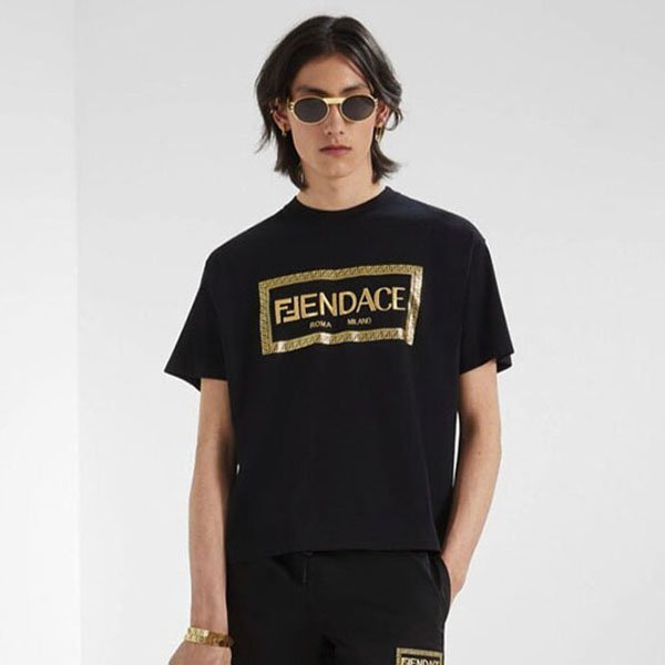 【フェンディACE 偽物】待望のコラボ発売！フェンディ×ヴェルサーチ Tシャツ コピー FY1144AKDVF0QA1