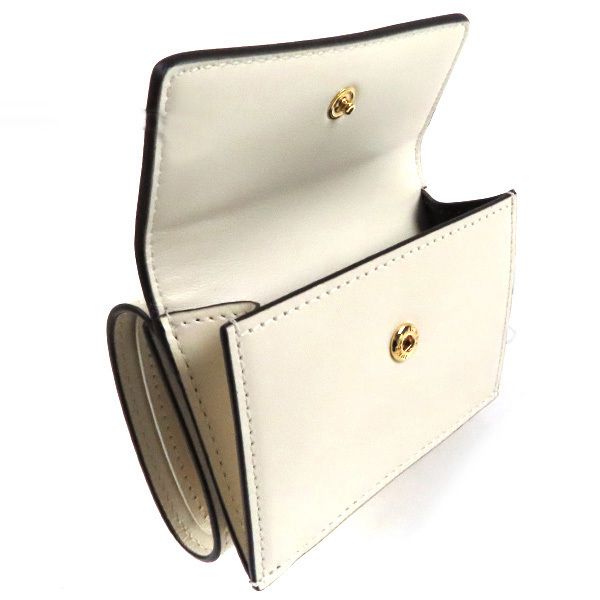 フェンディ 財布 偽物 ROMA Micro Trifold 三つ折り財布 8M0395