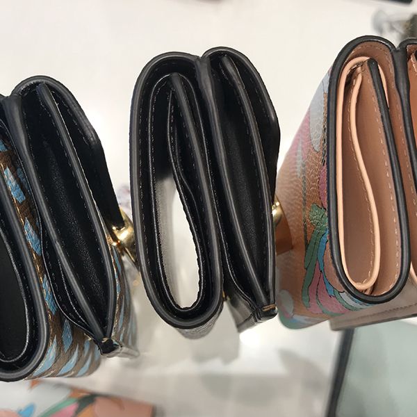 フェンディ 財布 偽物☆マルチカラーレザー三つ折り財布☆8M0395ABMXF1B1P