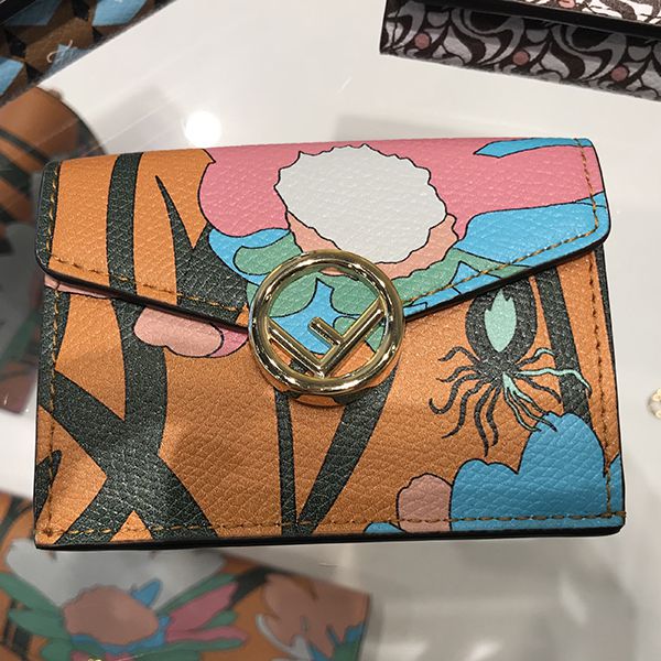 フェンディ 財布 偽物☆マルチカラーレザー三つ折り財布☆8M0395ABMXF1B1P