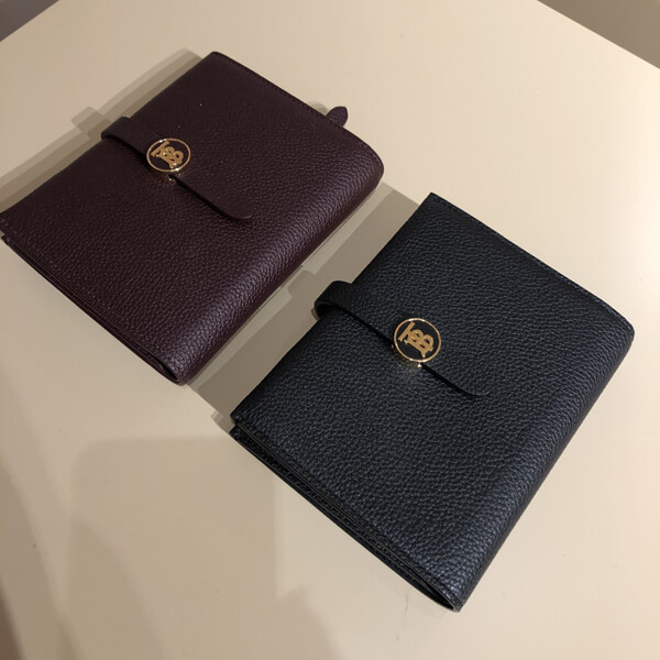 バーバリー 財布 偽物 Burberry グレイニーレザー 二つ折り財布 80233511