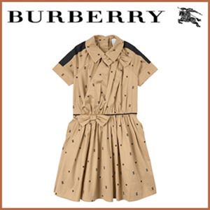 Kids バーバリー ニセモノ ベビー ダウン 新作 ☆BURBERRY☆ Star and  モノグラム Motif Dress Sand 704684_A8972