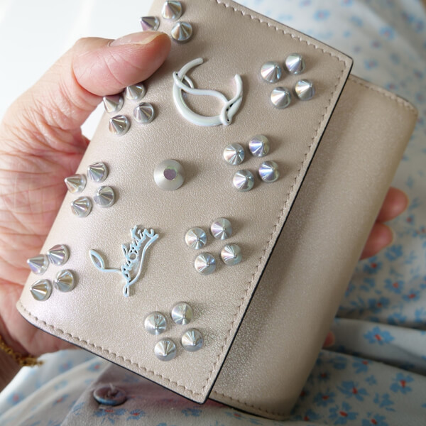 すぐ届くルブタン 財布 偽物 Loubifold Wallet三つ折り財布