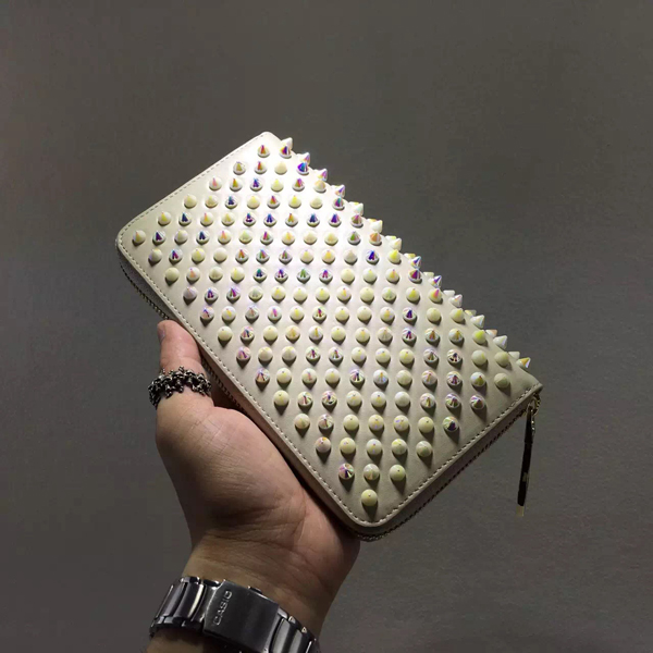 SS19新作 クリスチャン ルブタンスーパーコピー スタッズ長財布 アイボリー