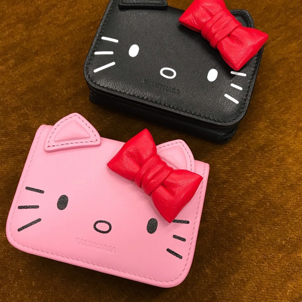 バレンシアガ 財布 コピー バレンシアガ キティ 財布×HELLO KITTY 2023春夏限定コレクション ハローキティモチーフ ミニウォレット【限定品】6190171CBQ35616