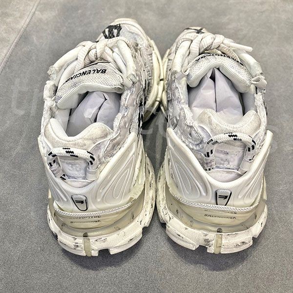 バレンシアガ ロゴ コピーRunner Trainers ダットスニーカー 677403 W3RBQ 9010