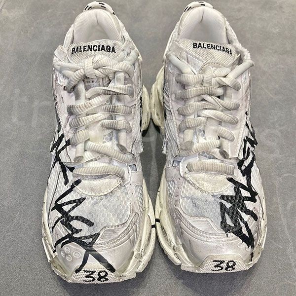 バレンシアガ ロゴ コピーRunner Trainers ダットスニーカー 677403 W3RBQ 9010