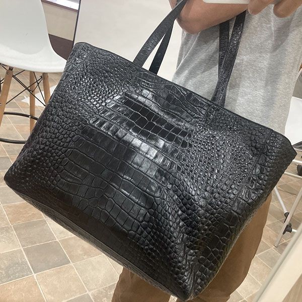 大人気！注目度抜群！バレンシアガ トートバッグ 偽物 クロコ 618284 23E3N 1000