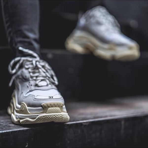 バレンシアガ スーパーコピー 奇跡の再入荷！即発送 入手困難 ☆ 激レア Triple S バレンシアガ 偽物