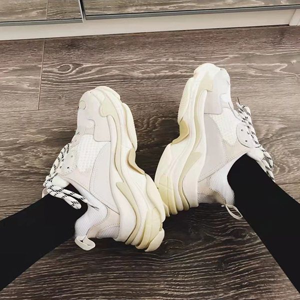バレンシアガ スーパーコピー 奇跡の再入荷！即発送 入手困難 ☆ 激レア Triple S バレンシアガ 偽物