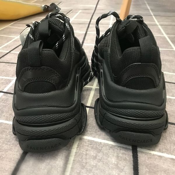 バレンシアガ トリプルs 偽物☆2023新作 バレンシアガスーパーコピー Triple S Sneakers 483547 W06E1 1000 ☆