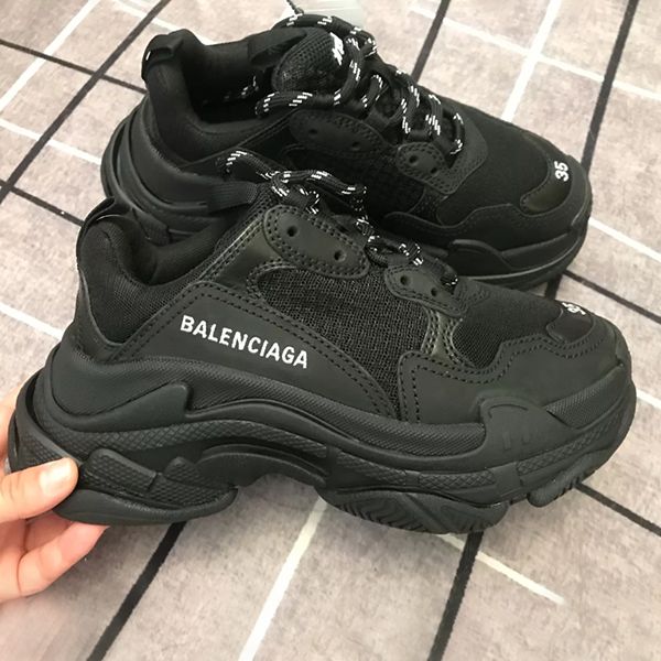 バレンシアガ トリプルs 偽物☆2023新作 バレンシアガスーパーコピー Triple S Sneakers 483547 W06E1 1000 ☆