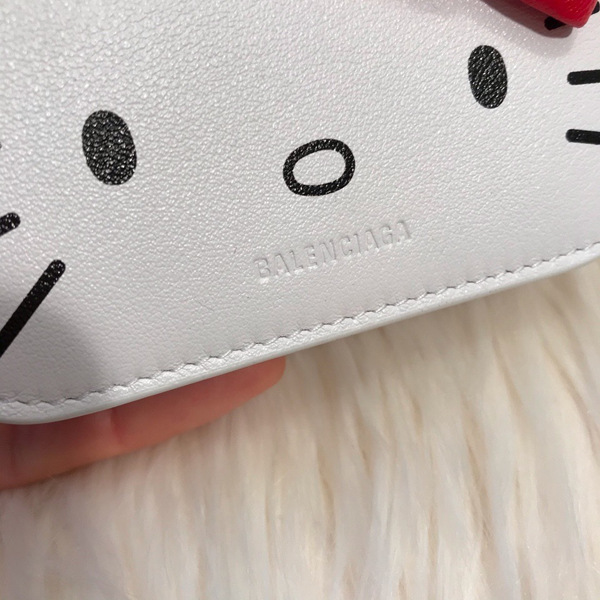 バレンシアガコピー財布 ハローキテ 2023春夏コレクション バレンシアガ キティ 財布 HELLO KITTY ィモチーフ ミニウォレット【限定品】6190171CBQ35616 最新作！