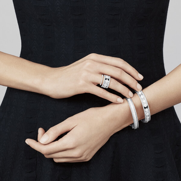 ヴァンクリ 偽物 リング【Van Cleef&Arpels】ペルレ クローバー リング ミディアム