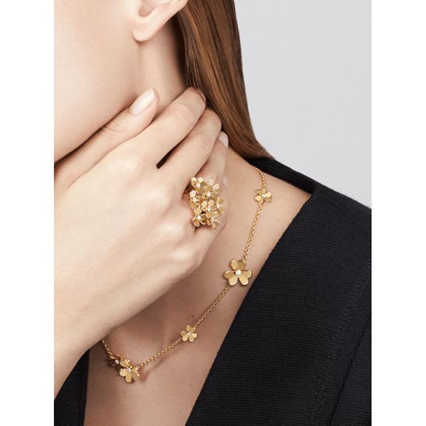 フリヴォル リング コピー ヴァンクリーフ 激安 Van Cleef & Arpels 8フラワー Frivole VCARB67700 新作入手困難