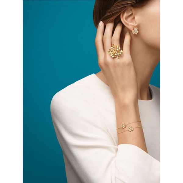 フリヴォル リング コピー ヴァンクリーフ 激安 Van Cleef & Arpels 8フラワー Frivole VCARB67700 新作入手困難