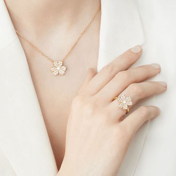 フリヴォル コピー リング ヴァンクリーフ 偽物【人気商品】Van Cleef & Arpels Frivole フリヴォル リング 1フラワー VCARP2V000【売上額TOP10】