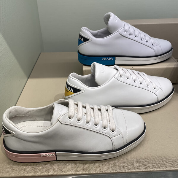 PRADA(プラダ スニーカー コピー)三角ロゴ付きスニーカー