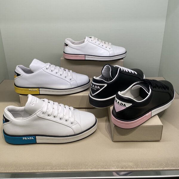 PRADA(プラダ スニーカー コピー)三角ロゴ付きスニーカー