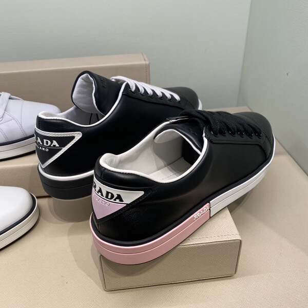 PRADA(プラダ スニーカー コピー)三角ロゴ付きスニーカー