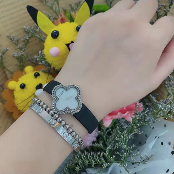 ヴァンクリーフ コピー ヴァンクリーフ＆アーペル 時計 アルハンブラ ダイヤモンド ミディアムモデル ウォッチ VCARF52700