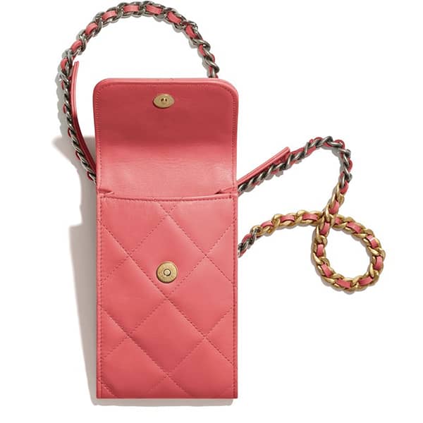 シャネル スマホケース 偽物 2021SS 海外直営店 新作 シャネル 19 フォンケース 人気 AP1773 B04852 NA106