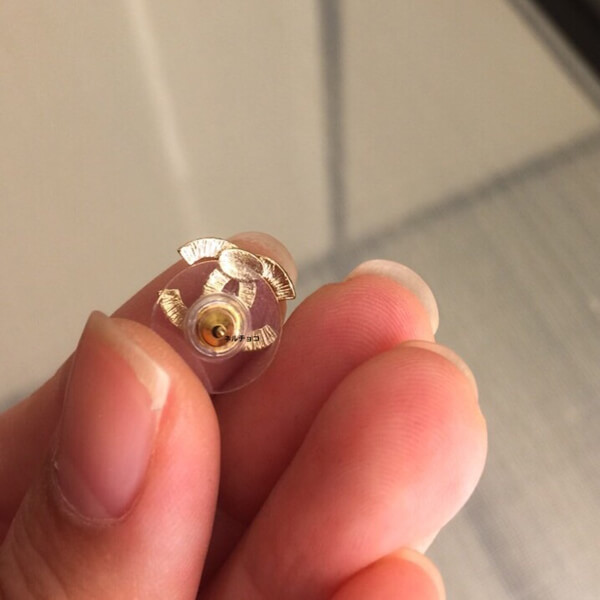 なん ちゃって シャネル ピアス キャッチ 偽物 ラインストーンCCピアス ゴールド金具《希少小さめでキュート》