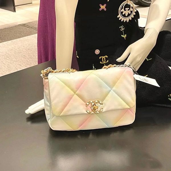 シャネル マトラッセ 偽物 シャネル19 ハンドバッグ9色 シンプルで可愛い