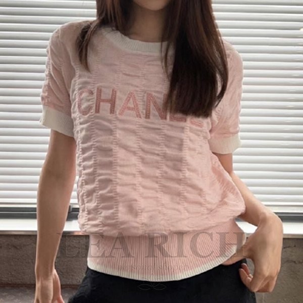 【23SS◆可愛すぎるヘビロテ決定】シャネルロゴ Tシャツ 偽物 2色