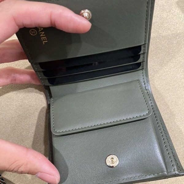 シャネル スモール ウォレット 折り畳み財布 偽物 AP3055 B09324 NK295