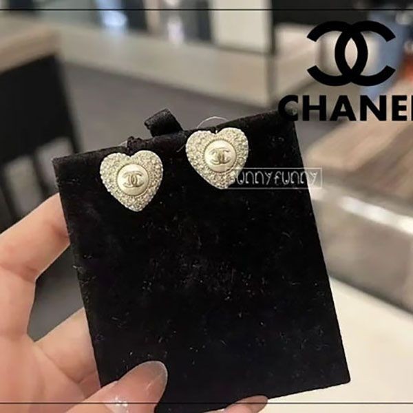 超限定シャネル ピアス 偽物 CC ロゴ クリスタルハート AB9399 B09088 NK217