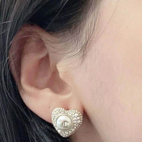 超限定シャネル ピアス 偽物 CC ロゴ クリスタルハート AB9399 B09088 NK217