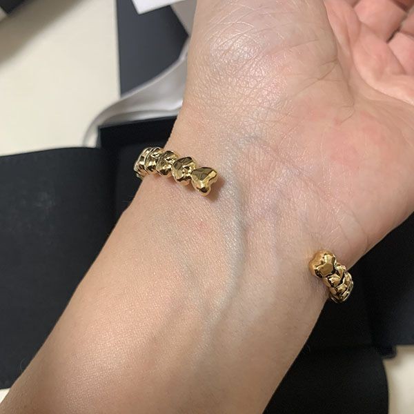 注目度抜群！シャネル ハートデザインがかわいいバングル ABA275