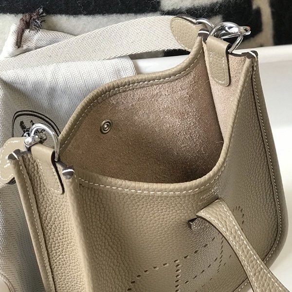 人気急上昇エルメス エブリン 偽物 ミニ 16 TPM ノワール