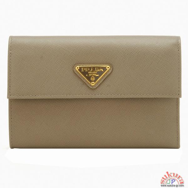 プラダ SAFFIANO OROロゴプレート付き3つ折り財布 1M0510
