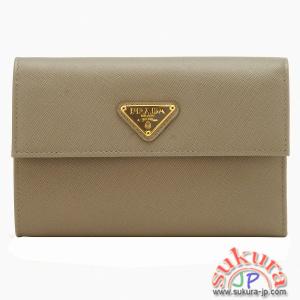 プラダ SAFFIANO OROロゴプレート付き3つ折り財布 1M0510
